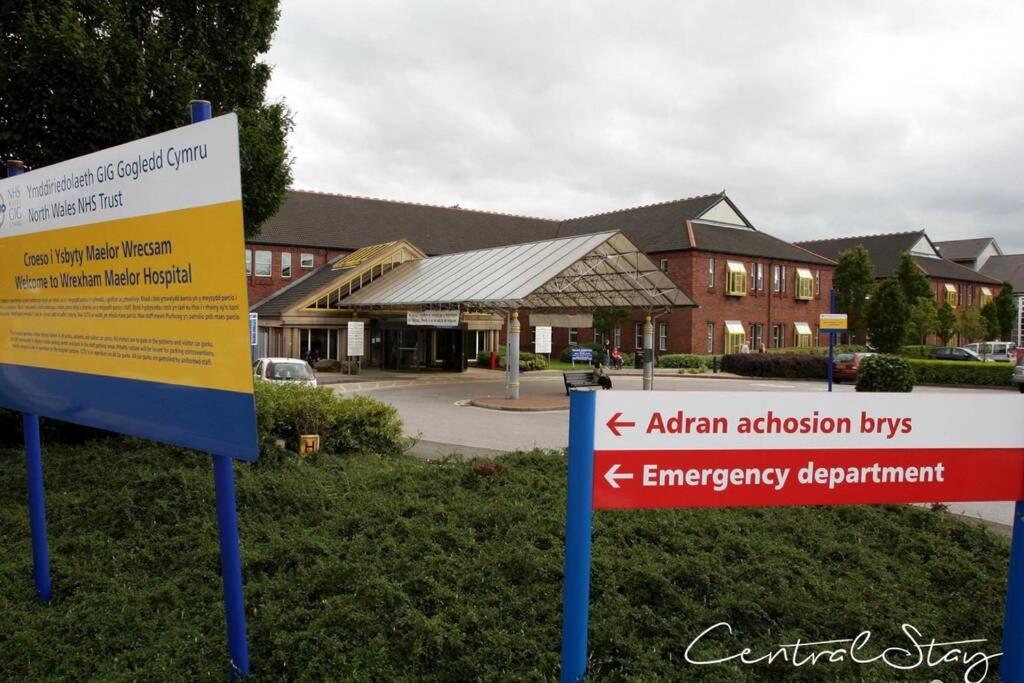 Wrexham Central Stay Apartment Seven المظهر الخارجي الصورة
